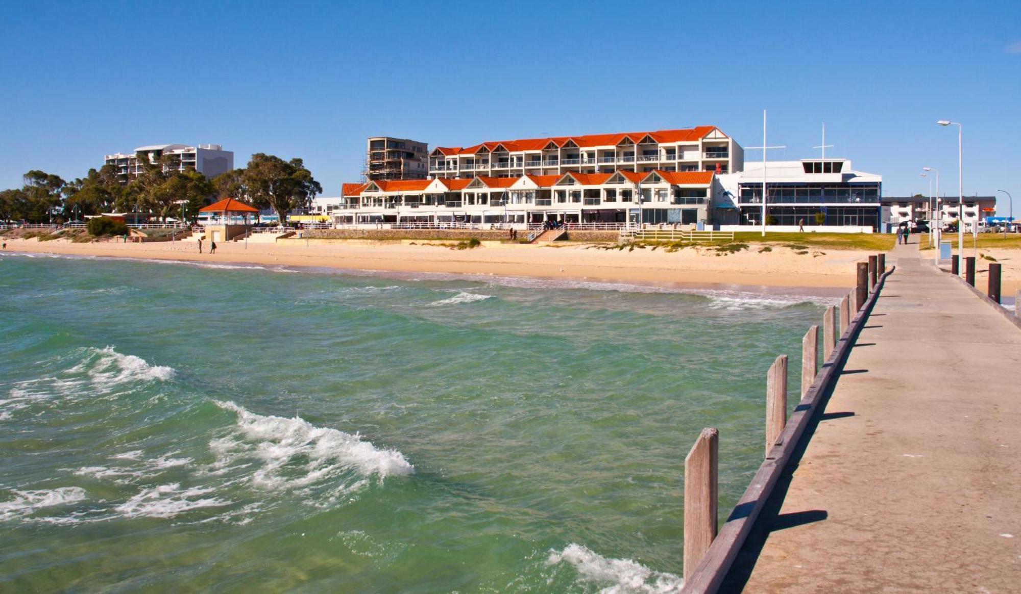 Boardwalk By The Beach Rockingham Bagian luar foto