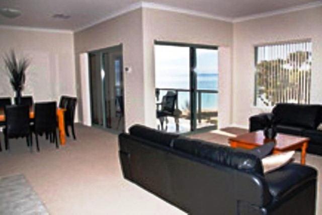Boardwalk By The Beach Rockingham Bagian luar foto