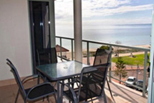 Boardwalk By The Beach Rockingham Bagian luar foto